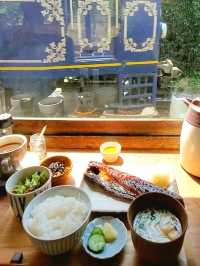 䥥倉 🚞 稻村ケ崎 Cafe Yoridocoro ヨリドコロ超級人氣👍燒魚🐟 早餐定食 🚃朝ごはん