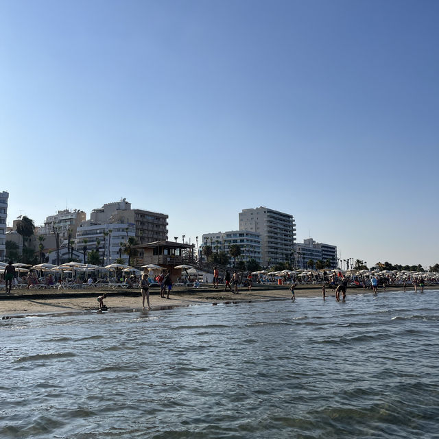 拉納卡：集古老而現代的港口城市🇨🇾⛴️🌊