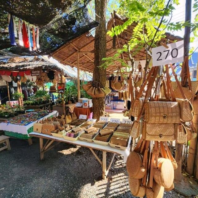 ตลาดฉำฉา : กาดชุมชนโหล่งฮิมคาว สันกำแพง เชียงใหม่