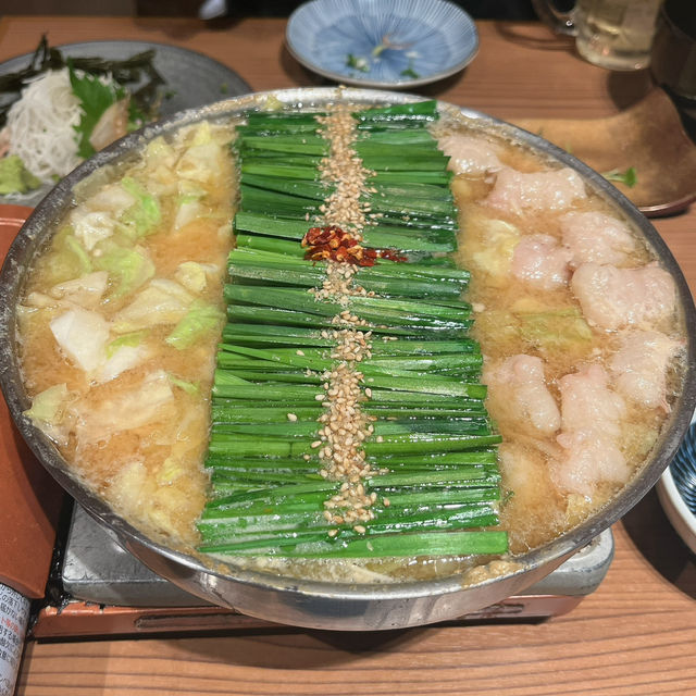 【日本・福岡🇯🇵】有名人多数来店！予約困難！博多もつ鍋屋