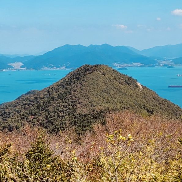 Barefoot Bliss at Yeosu's Bonghwasan