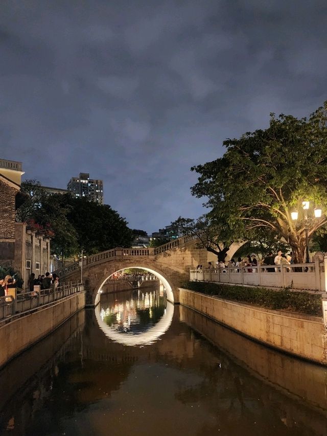 ชม Moon Bridge ที่ Yongqingfang ชม Moon Bridge ที่ Yongqingfang