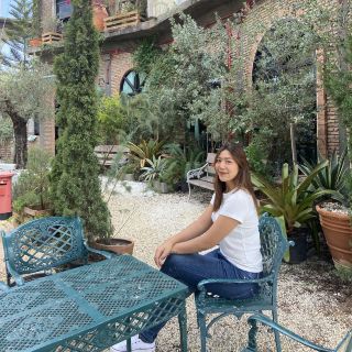 Cafe Laura Bar & Restaurant