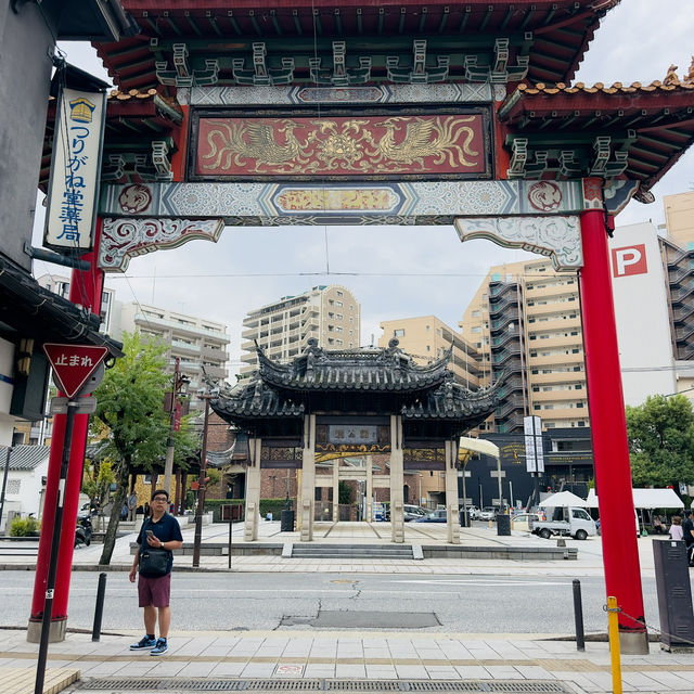 Crimson Vibes: Immersing in the Red-Hued Culture of Nagasaki’s Chinatown!