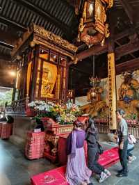 How Longhua Temple’s Art Blows Me Away