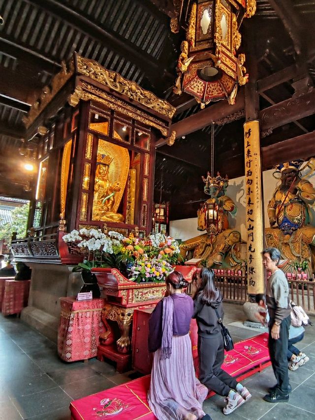 How Longhua Temple’s Art Blows Me Away