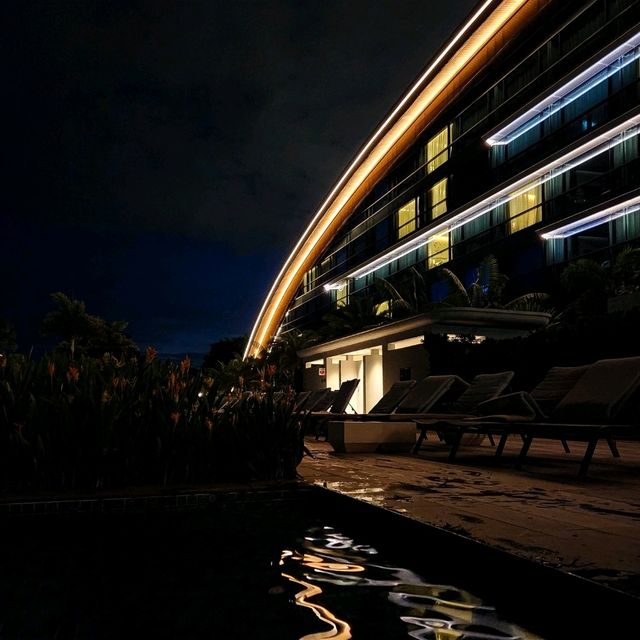 Plane-Watching by the Pool?