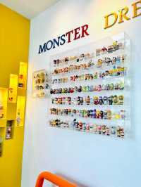 Monster Dream Café