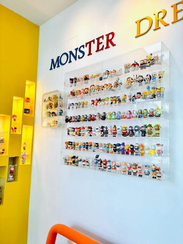 Monster Dream Café