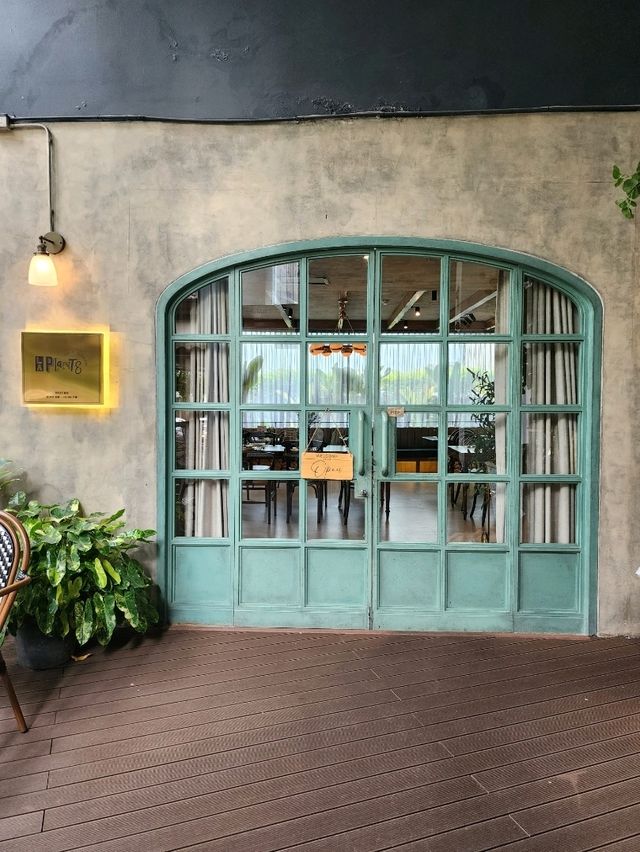 【バンコク】店内もテーブルウェアもおしゃん過ぎるカフェ☕