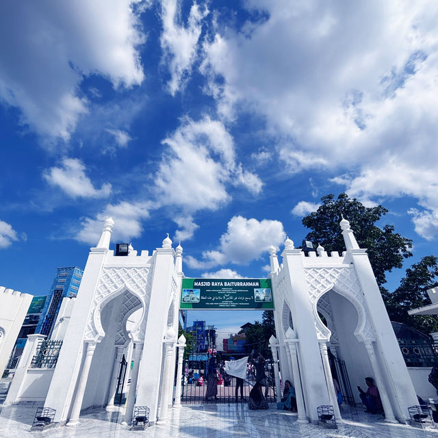 Beauty lies in the eyes of beholder, Masjid Baiturrahman ,Banda Aceh