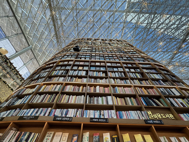 🌟 探索首爾的浪漫之旅：星空圖書館一日遊 📚✨