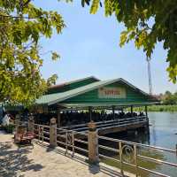 ชม ชิม ช้อป OTOP ชุมชน ที่ตลาดน้ำดอนหวาย 