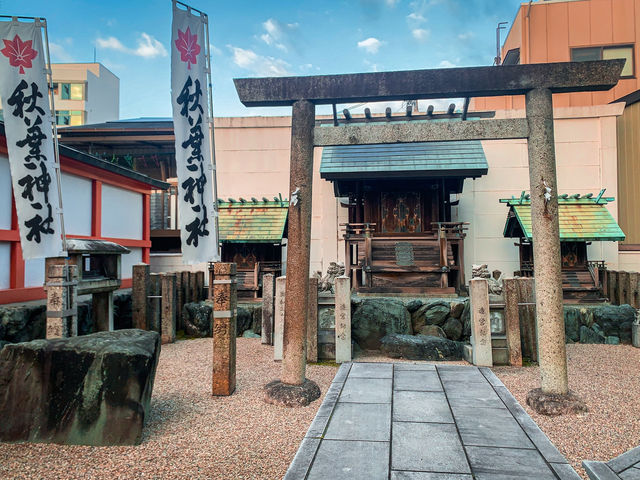 【愛知】社殿の朱塗りの美しい建築が特徴的!古渡稲荷神社 【愛知】社殿の朱塗りの美しい建築が特徴的!古渡稲荷神社