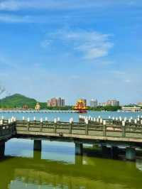 가오슝의 도심 속 호수 : Zuoying Lotus Pond🏝