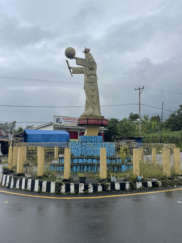The Jesus Roundabout in Ruteng: So Nice, I Drove It Twice ⛪🚗