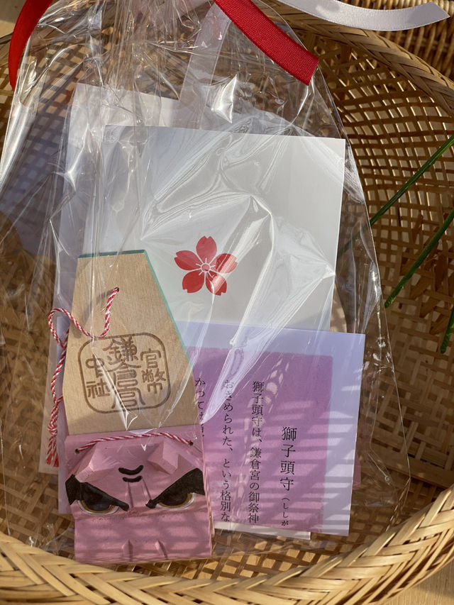 【鎌倉×初春日帰り旅】  珍しい紅白の鳥居  手水舎に獅子頭守りがいっぱい！