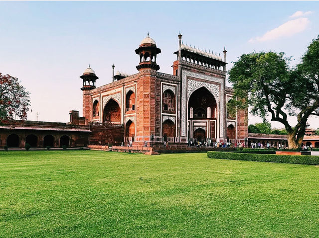 A Mughal Garden Escape at the Taj Mahal 🌿✨