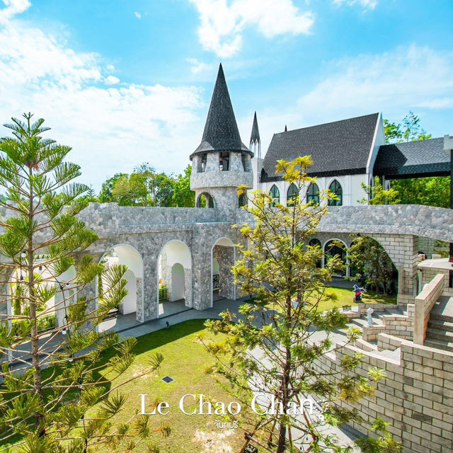 โฉมใหม่คาเฟ่สุดปราสาทอลังการ