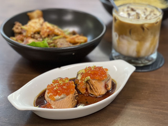 Creative fusion neighborhood cafe in OUG