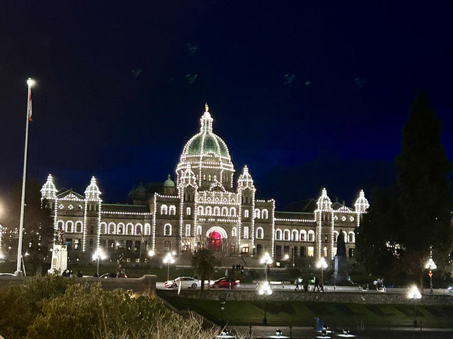 【カナダ🇨🇦】ブリティッシュコロンビア国会議事堂とその美しい夜景