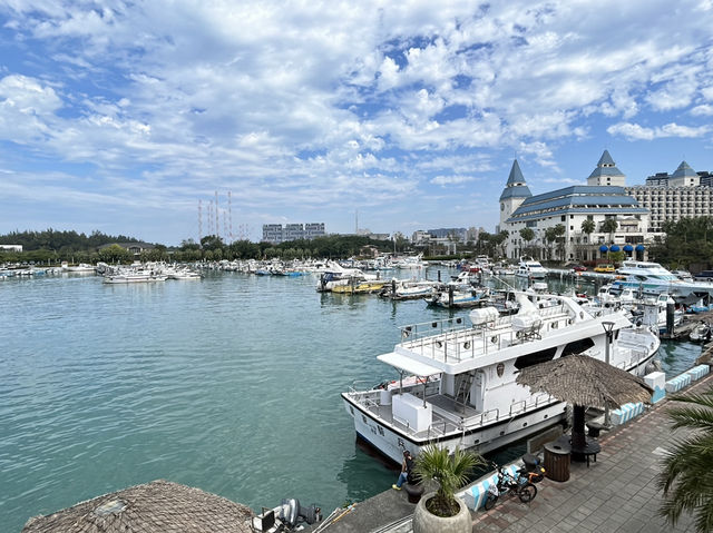📚☕ A Lazy Genius’s Guide to Tamsui Fisherman Wharf: Books, Brews & Sea Views