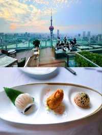 Experience The Ritz-Carlton Shanghai, Pudong, nothing short of extraordinary. 