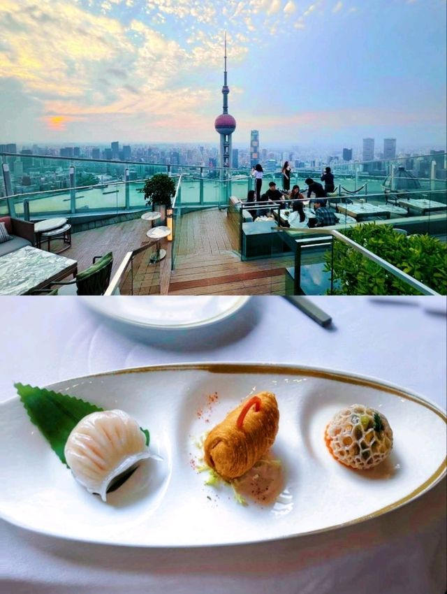 Experience The Ritz-Carlton Shanghai, Pudong, nothing short of extraordinary. 