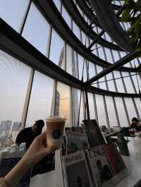 陸家嘴朵雲書院旗艦店.低消飲品登上52F