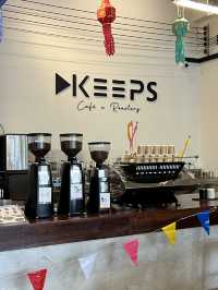  รีวิว KEEPS Café x Roastery – ลำปาง