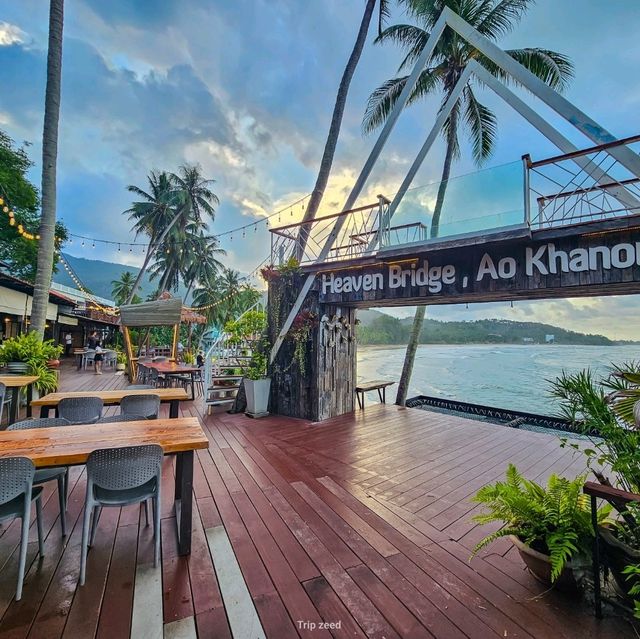 ร้านอาหารติดริมทะเล ขนอม