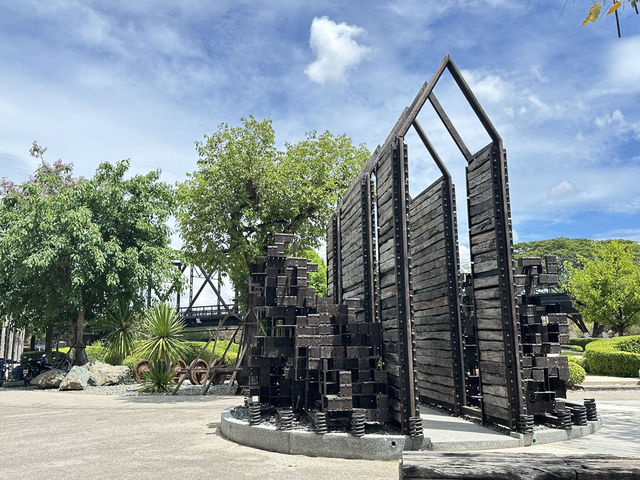 เที่ยวลำปาง ชมวิวสวนและรถไฟที่สวนรถไฟสะพานดำ