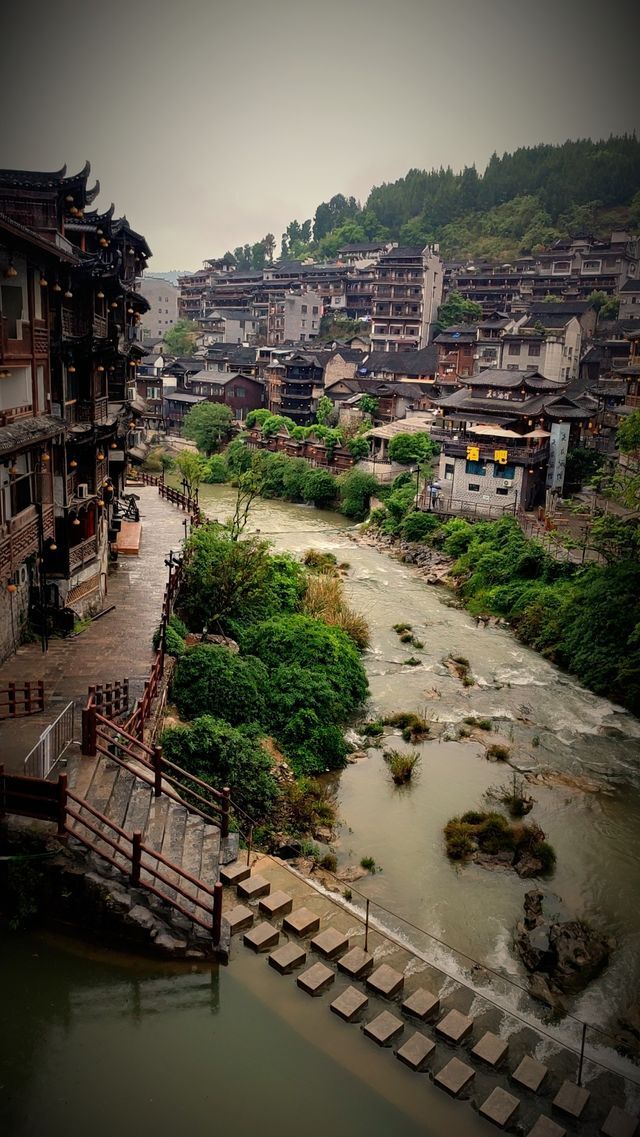 Furongzhen เมืองที่แสนงดงามท่ามกลางน้ำตก