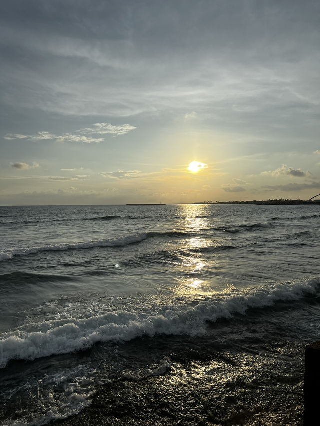 Sunsets, Street Food & Sea Breeze: The Magic of Galle Face Green