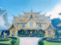 วัดร่องขุ่น (Wat Rong Khun)วัดสีขาวแห่งเดียวของไทย