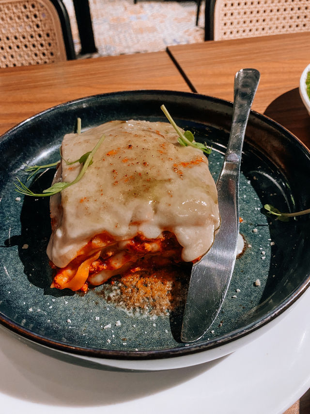 Best of both bites - Western & local 🍛