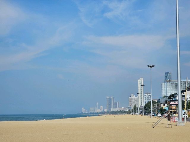 หาดนาจอมเทียน