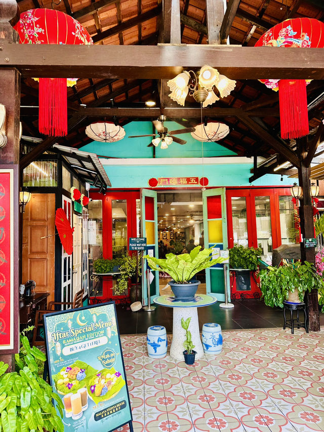 Taste of Heritage Beneath the Shadows of Skyscrapers 