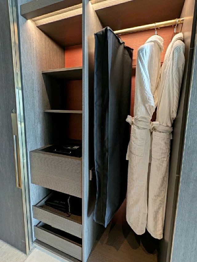 LUXURY HOTELL ALL THE WAY.
