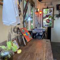 Little Town คาเฟ่ ศรีราชา – มุมพักผ่อนสไตล์อบอุ่น