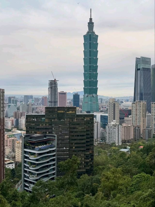 🌆 Touch the Sky – Taipei 101's Towering Wonder!