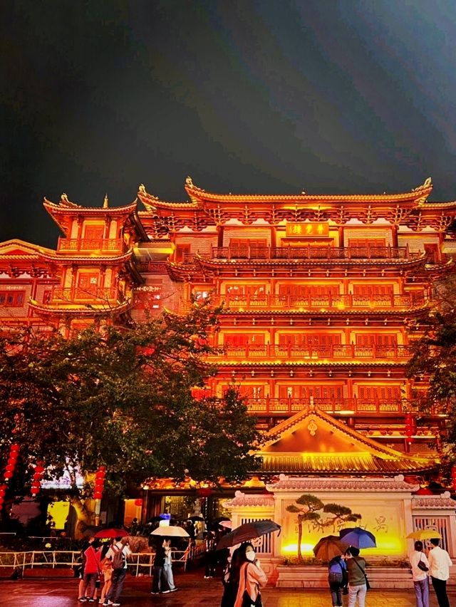 Dafo Temple: An Illuminated Oasis in Guangzhou ✨