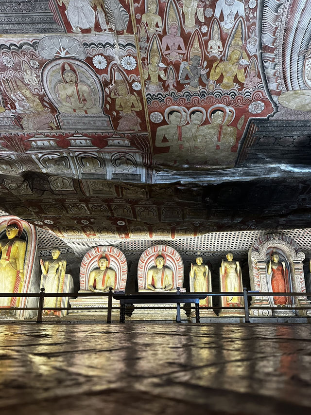🇱🇰 ダンブッラ石窟寺院