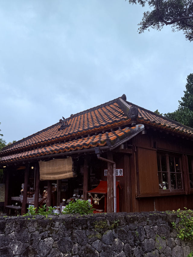 沖繩｜王國村看傳統琉球民居 琉球玻璃diy、還有世界最長的蛇