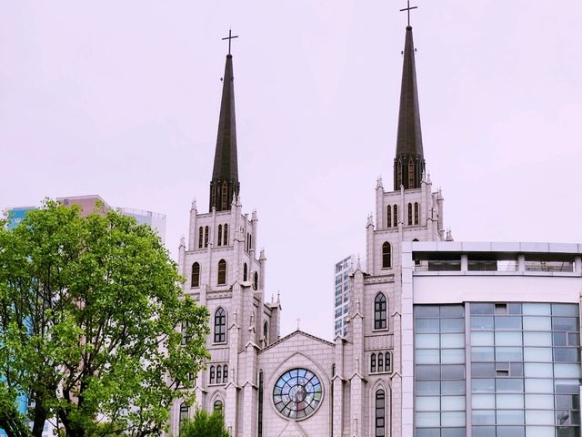 ⛪【靜謐浪漫】桂山天主堂：城市中的一抹神聖與幸福