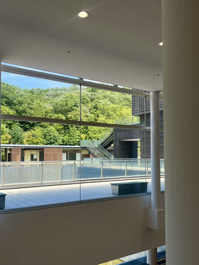 🎨【岐阜・多治見 リサ・ラーソン展】愛らしさの陰にある“知られざる創造”に出会う旅