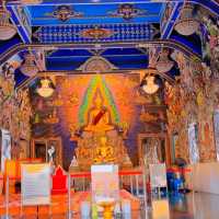 Bangkok’s Craziest Temple? You HAVE to See Wat Pariwat’s Wild Statues! 🏯✨