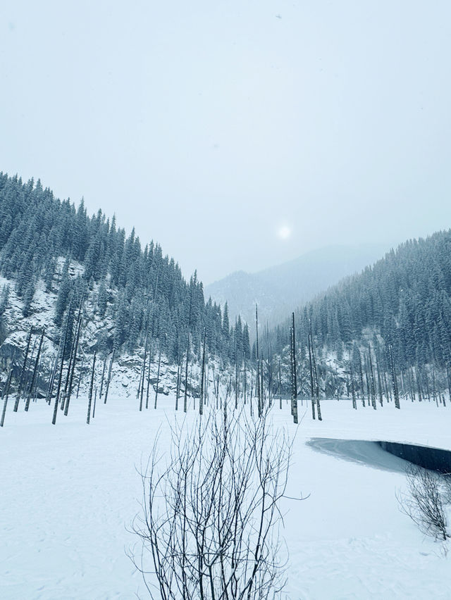 Frozen Dreams: A Winter Escape to Lake Kaindy