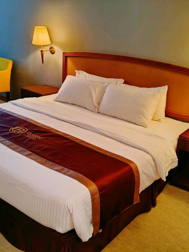 Explore Muar's Central Comfort: Classic Hotel - Your Gateway to Town & Taste!