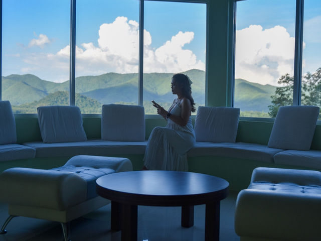 นอนมองภูเขาที่The Location Resort ที่พักสวนผึ้ง